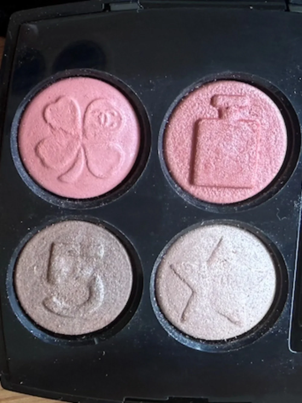 Limited Edition Chanel Les 4 Ombres Boutons Mademoiselle 209